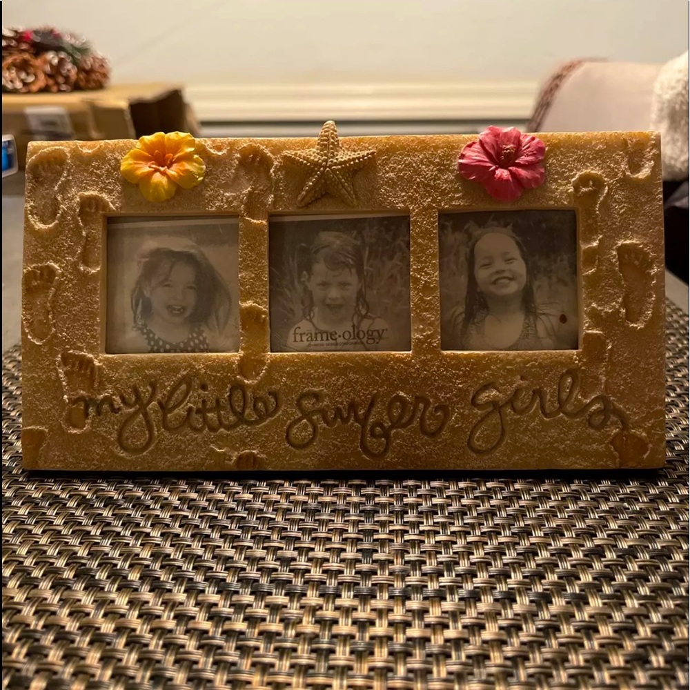 3 girls picture frame 3D resin beach scene